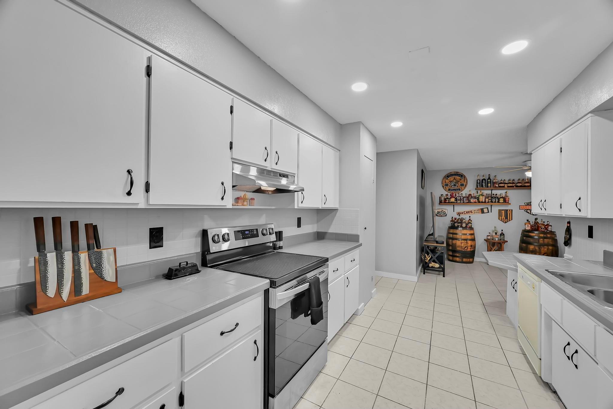 CARDINAL GLADES - Residential