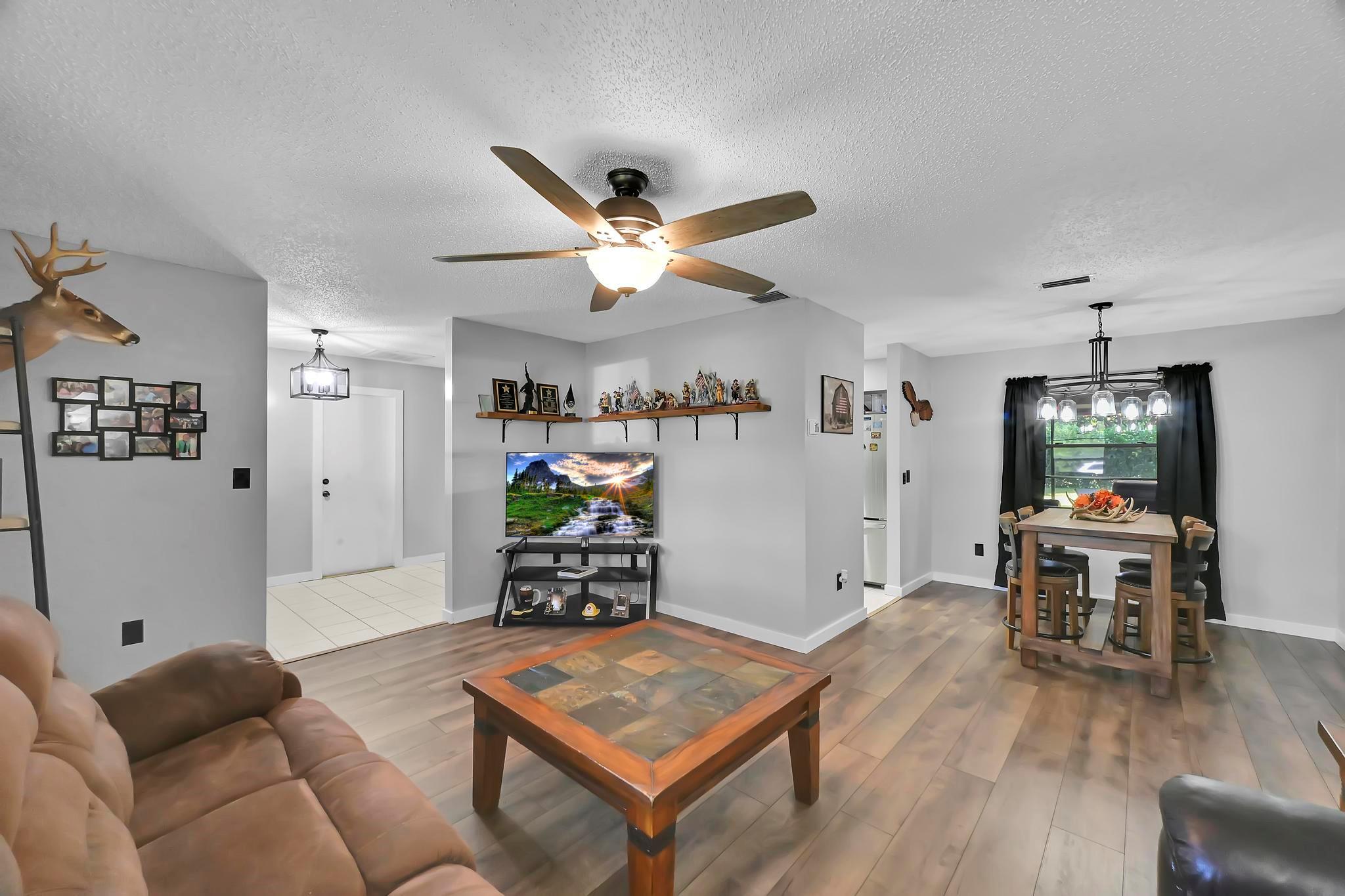 CARDINAL GLADES - Residential