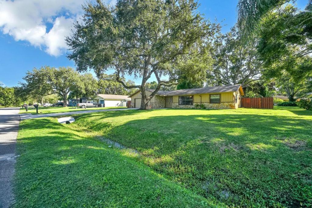 Photo of 4410 Areca Palm Drive, Fort Pierce, FL 34982 (MLS # R11137299)