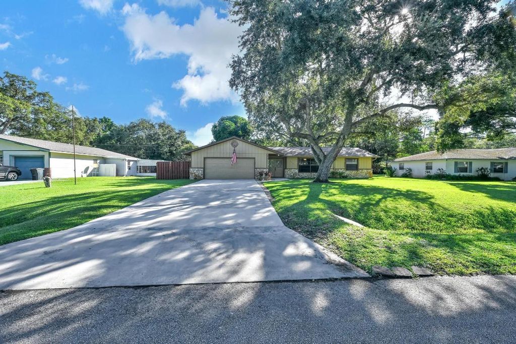 Photo of 4410 Areca Palm Drive, Fort Pierce, FL 34982 (MLS # R11137299)