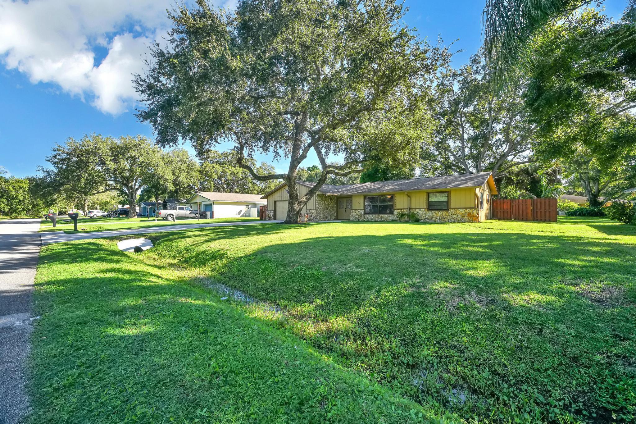 CARDINAL GLADES - Residential