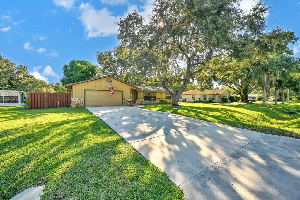 Photo of 4410 Areca Palm Drive, Fort Pierce, FL 34982 (MLS # R11137299)