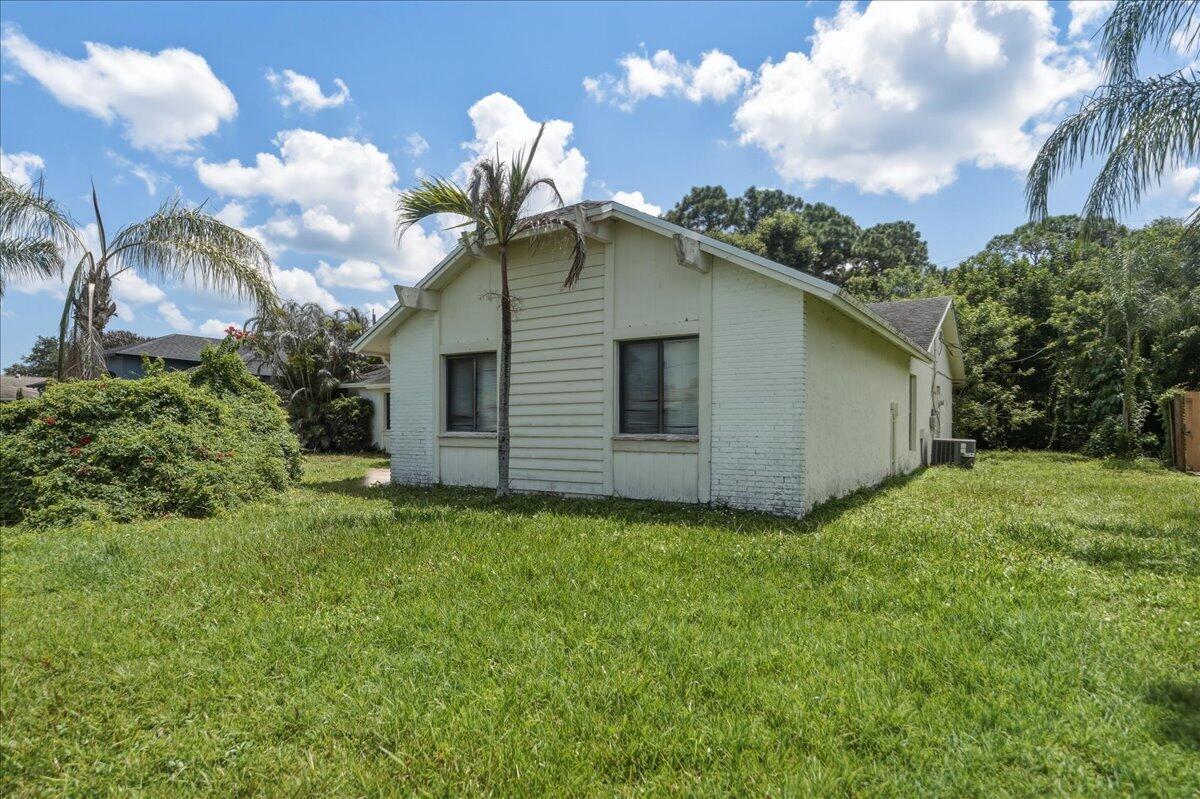 1646 SE HOLIDAY Road