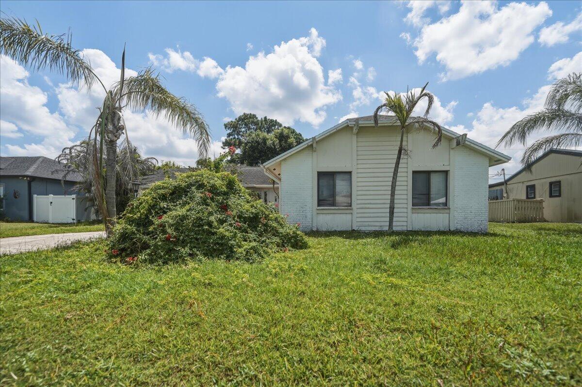 1646 SE HOLIDAY Road