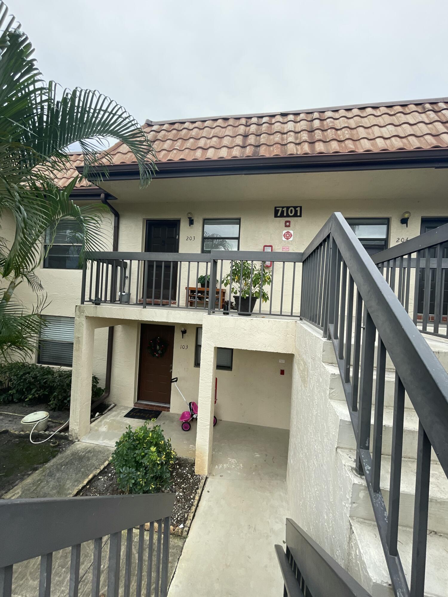 LUCERNE LAKES GOLF COLONY - Residential Lease