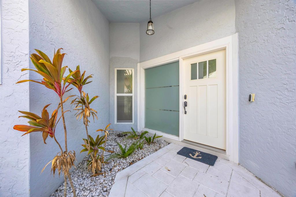 Photo of 39 Dorchester Circle, Palm Beach Gardens, FL 33418 (MLS # R11147158)