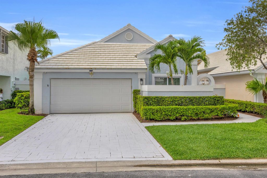 Photo of 39 Dorchester Circle, Palm Beach Gardens, FL 33418 (MLS # R11147158)