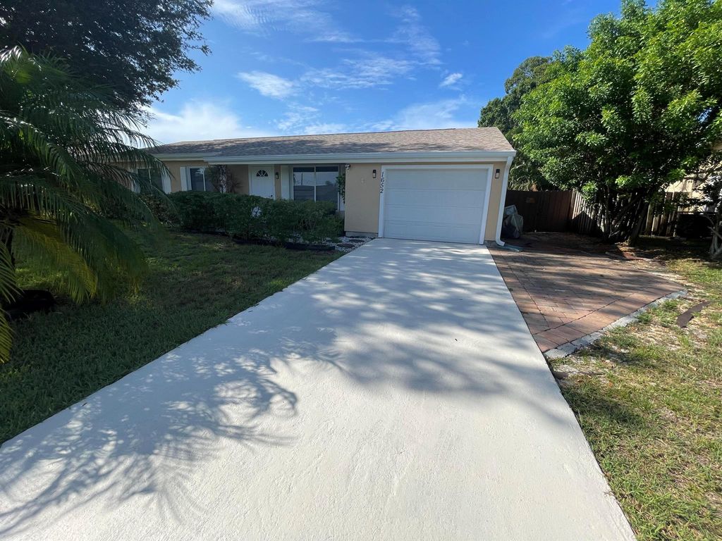 Photo of 1652 SE Grapeland Avenue SE, Port Saint Lucie, FL 34952 (MLS # R11005854)