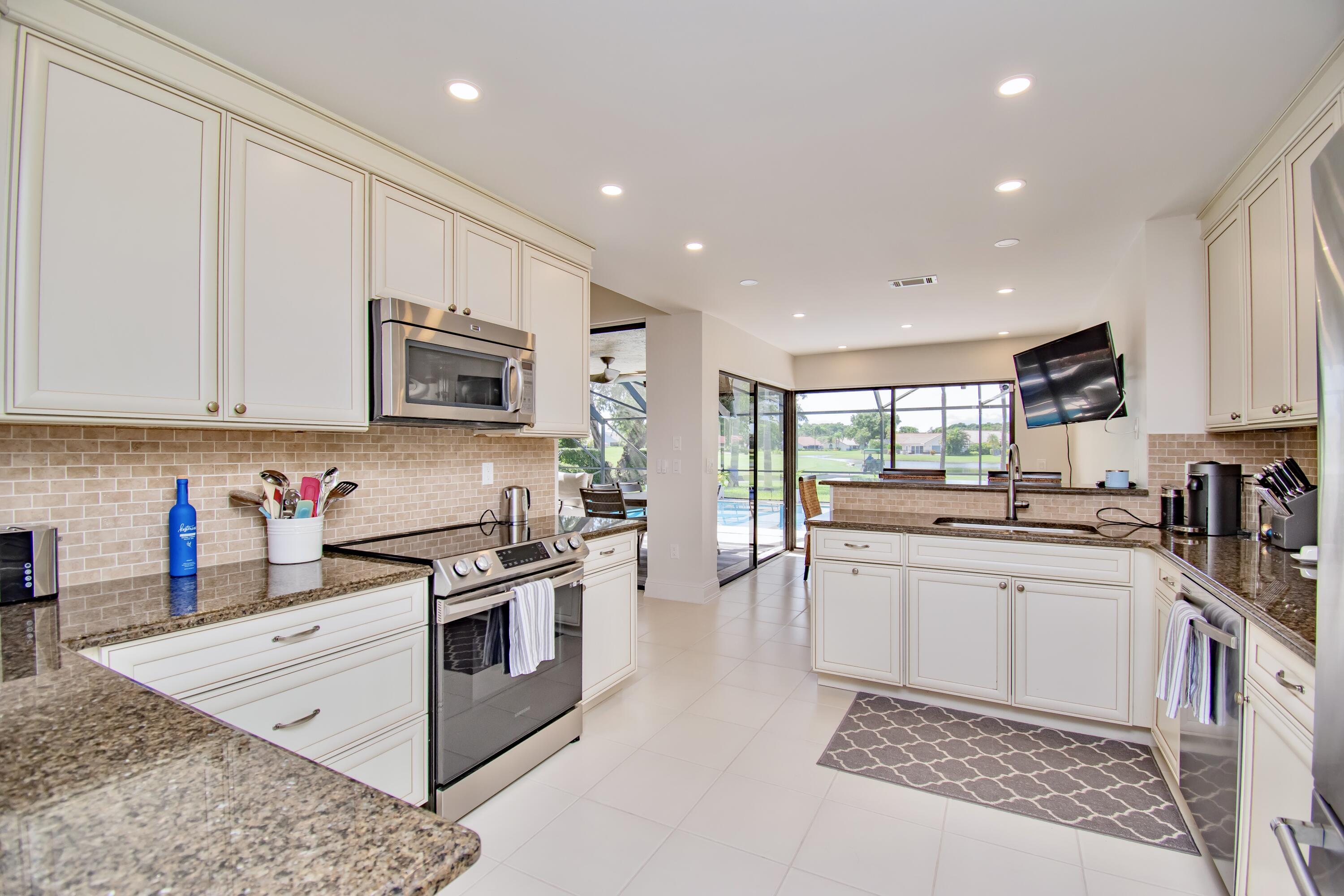 BOCA WOODS COUNTRY CLUB - Residential