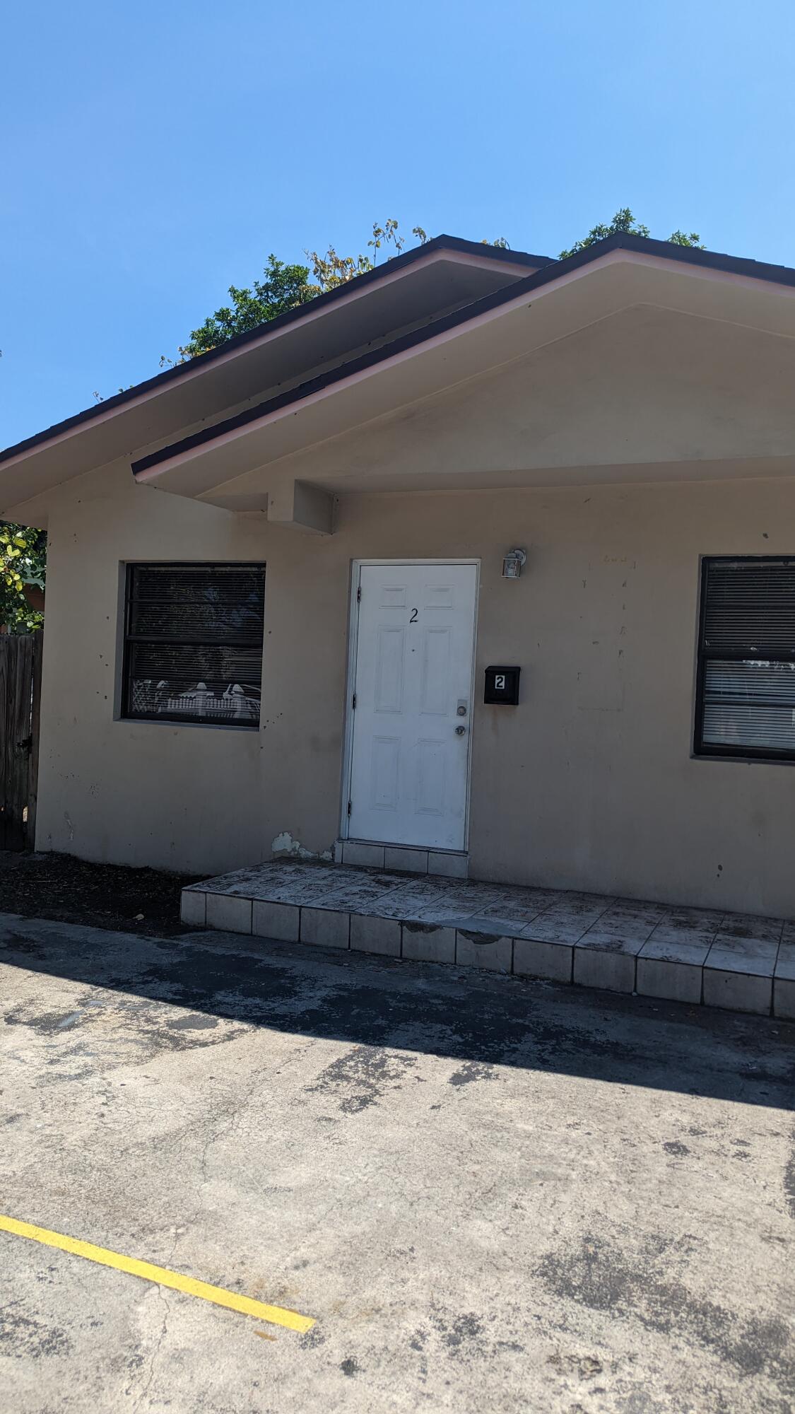 1944 Taft Street 2