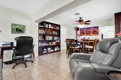 Single Family Residence in Fort Lauderdale FL 1124 5th Ter 9.jpg