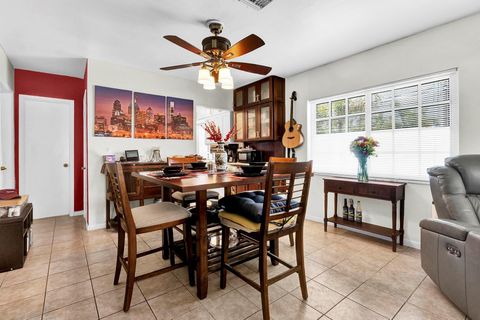 Single Family Residence in Fort Lauderdale FL 1124 5th Ter 11.jpg