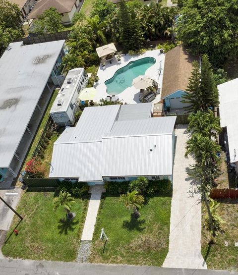 Single Family Residence in Fort Lauderdale FL 1124 5th Ter 27.jpg