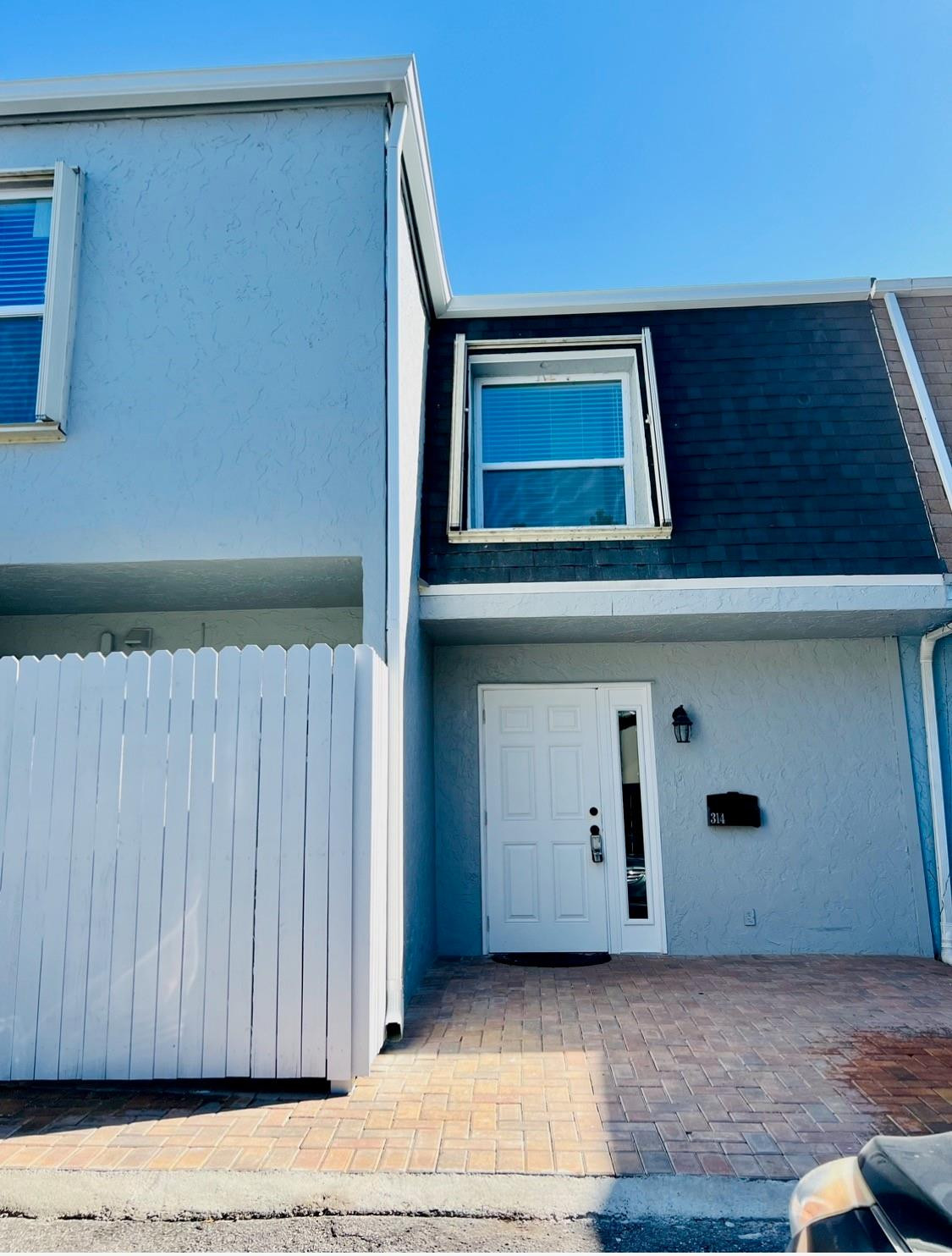 COCONUT CREEK 10TH SEC - Residential Lease