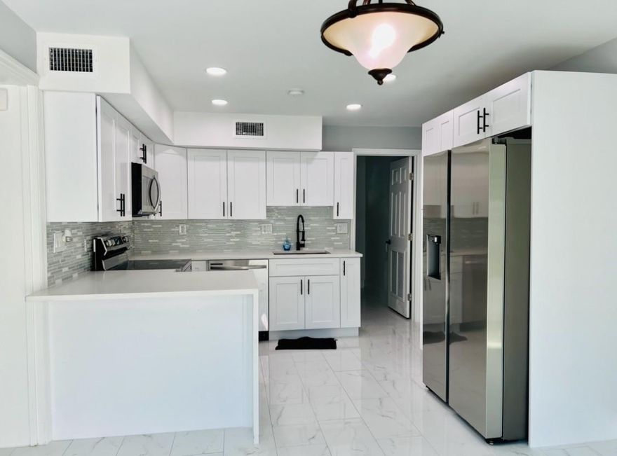 Spacious beautiful 2 story, UPDATE townhouse 3 bedroom, 2 bath and a nice backyard. Move in right away. Closed to Publix Market, public library and more... Must see for yourself !!!