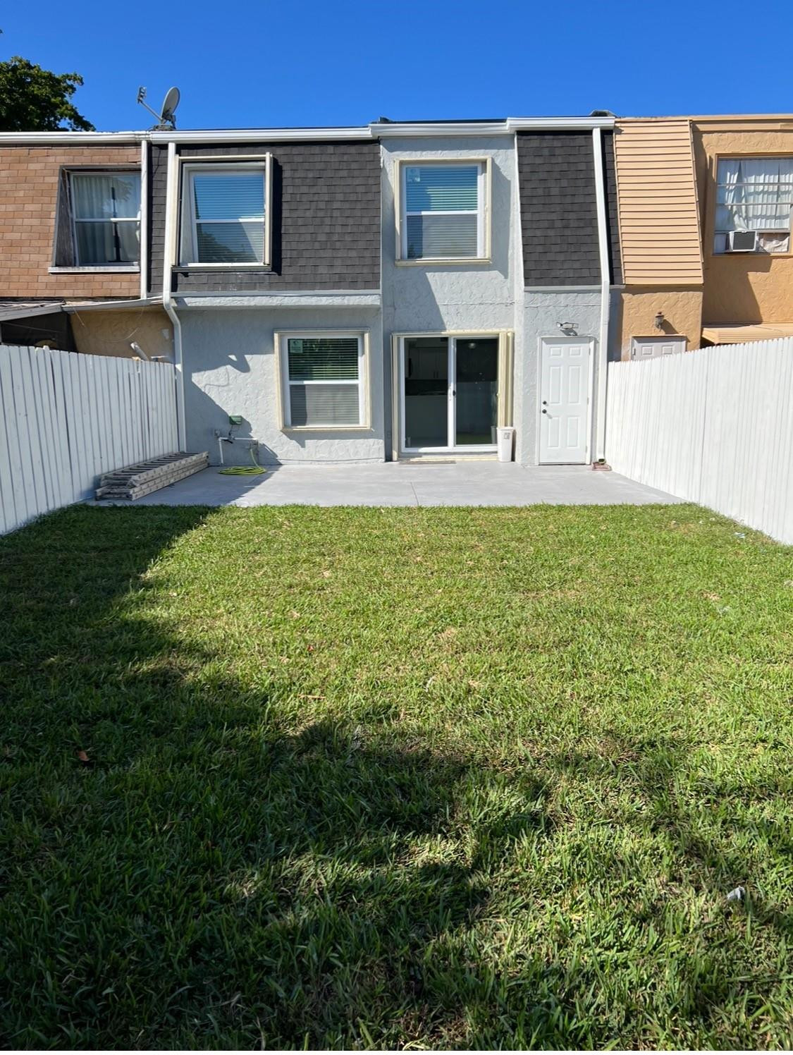 COCONUT CREEK 10TH SEC - Residential Lease
