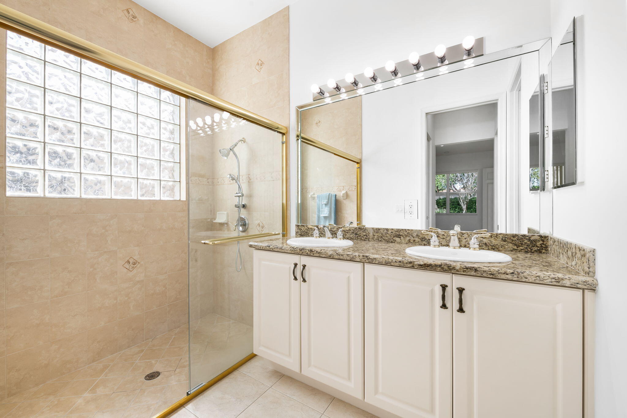 VALENCIA POINTE 3 - Residential