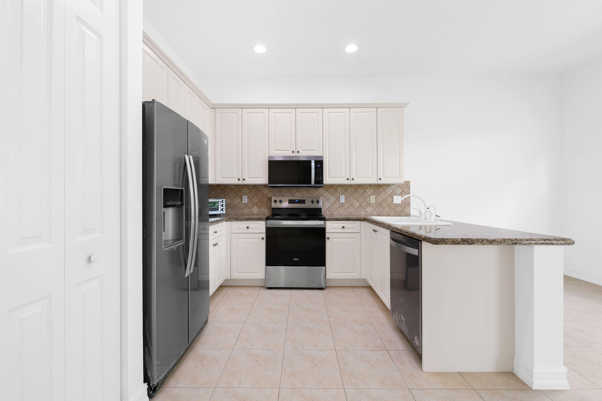 VALENCIA POINTE 3 - Residential