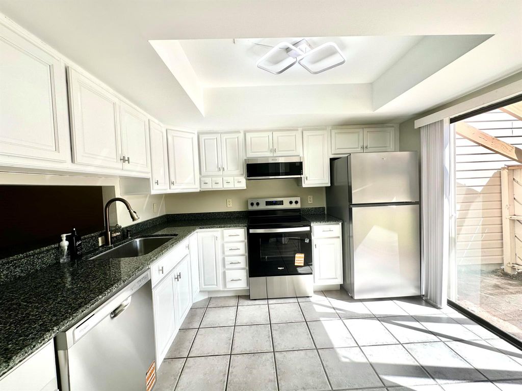 Photo of 132 Sherwood Circle #15b, Jupiter, FL 33458 (MLS # R11138403)