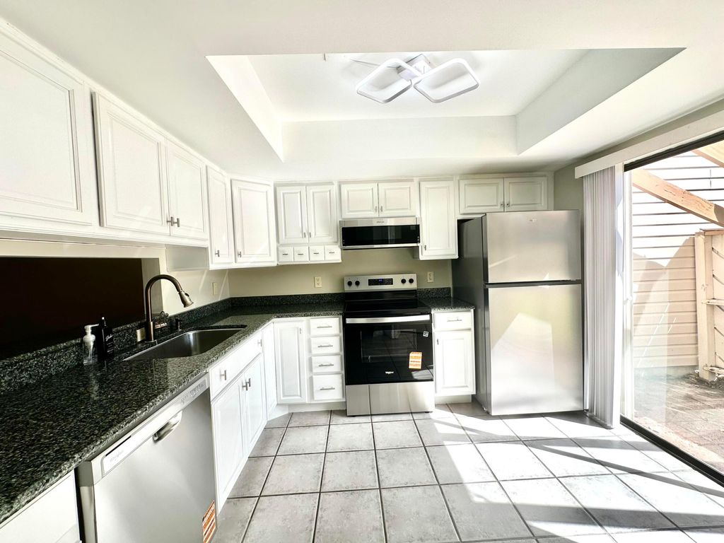 Photo of 132 Sherwood Circle #15b, Jupiter, FL 33458 (MLS # R11138403)