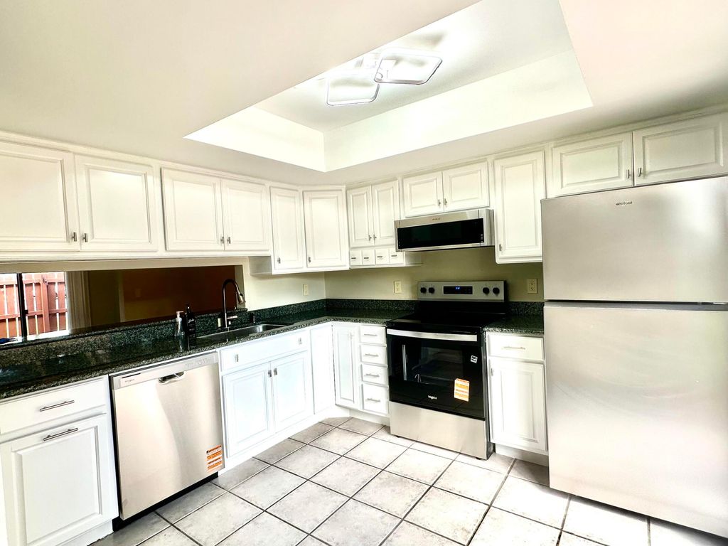 Photo of 132 Sherwood Circle #15b, Jupiter, FL 33458 (MLS # R11138403)