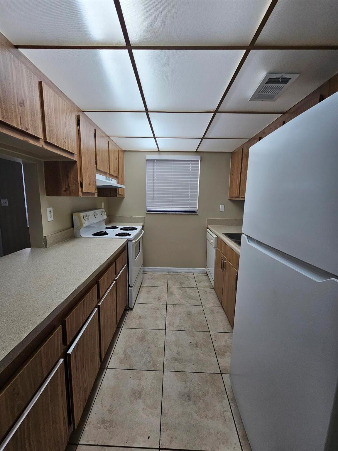 PRESIDENTIAL GOLFVIEW CON - Residential Lease