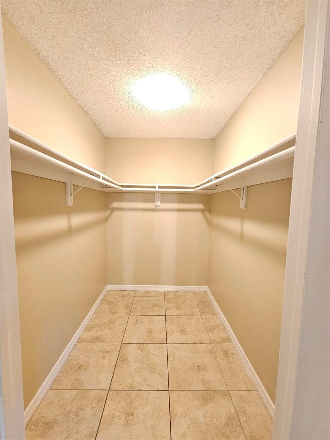 PRESIDENTIAL GOLFVIEW CON - Residential Lease