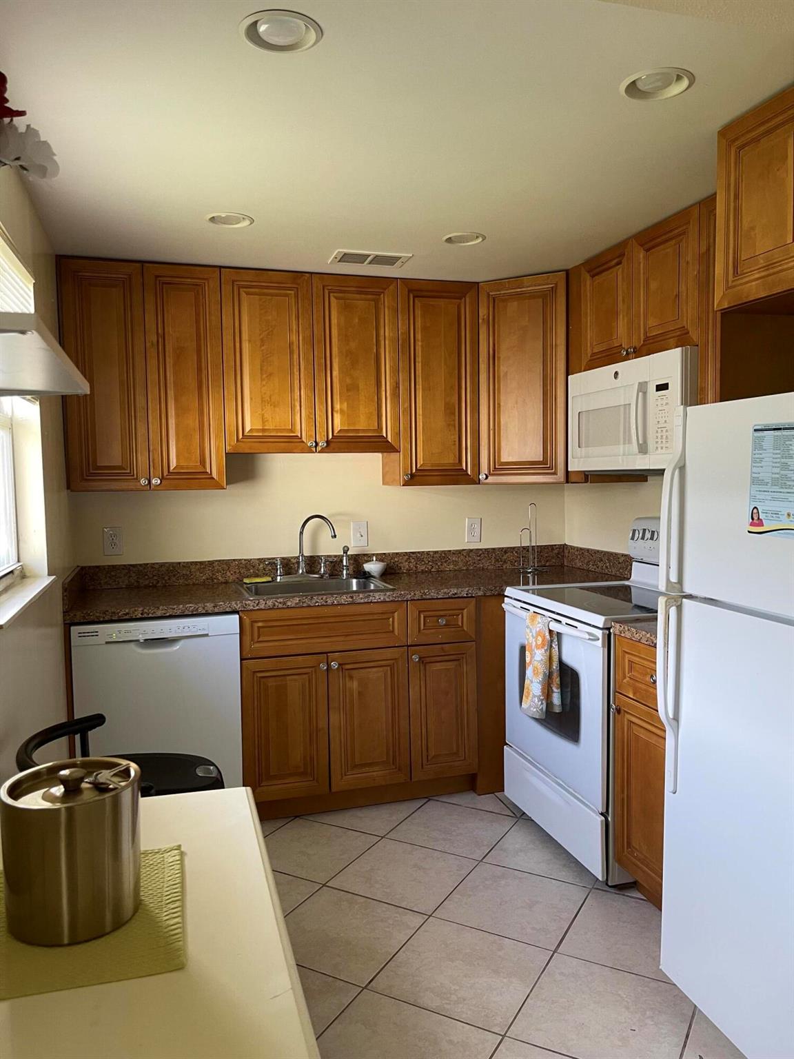 Lovely 2 bedroom condo walking distance to the Monaco clubhouse with restaurant and pool! Updated kitchen, garden view from the patio. Very clean, very quiet location! Come see this one!