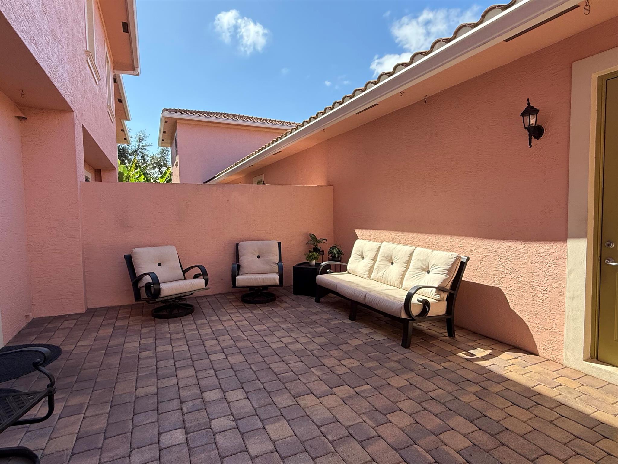 CANTERBURY PLACE - Residential