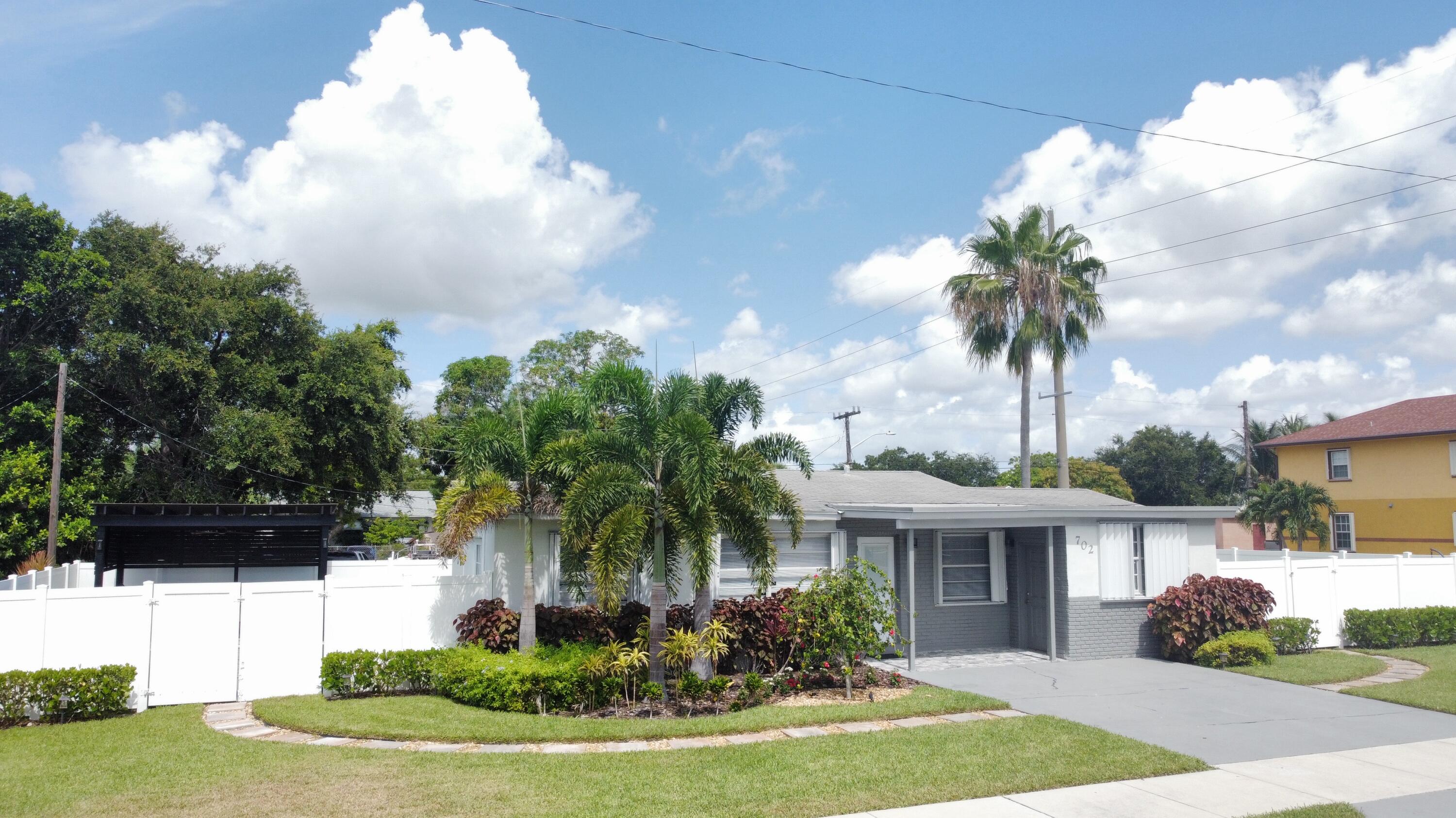 702 SW 1st Street