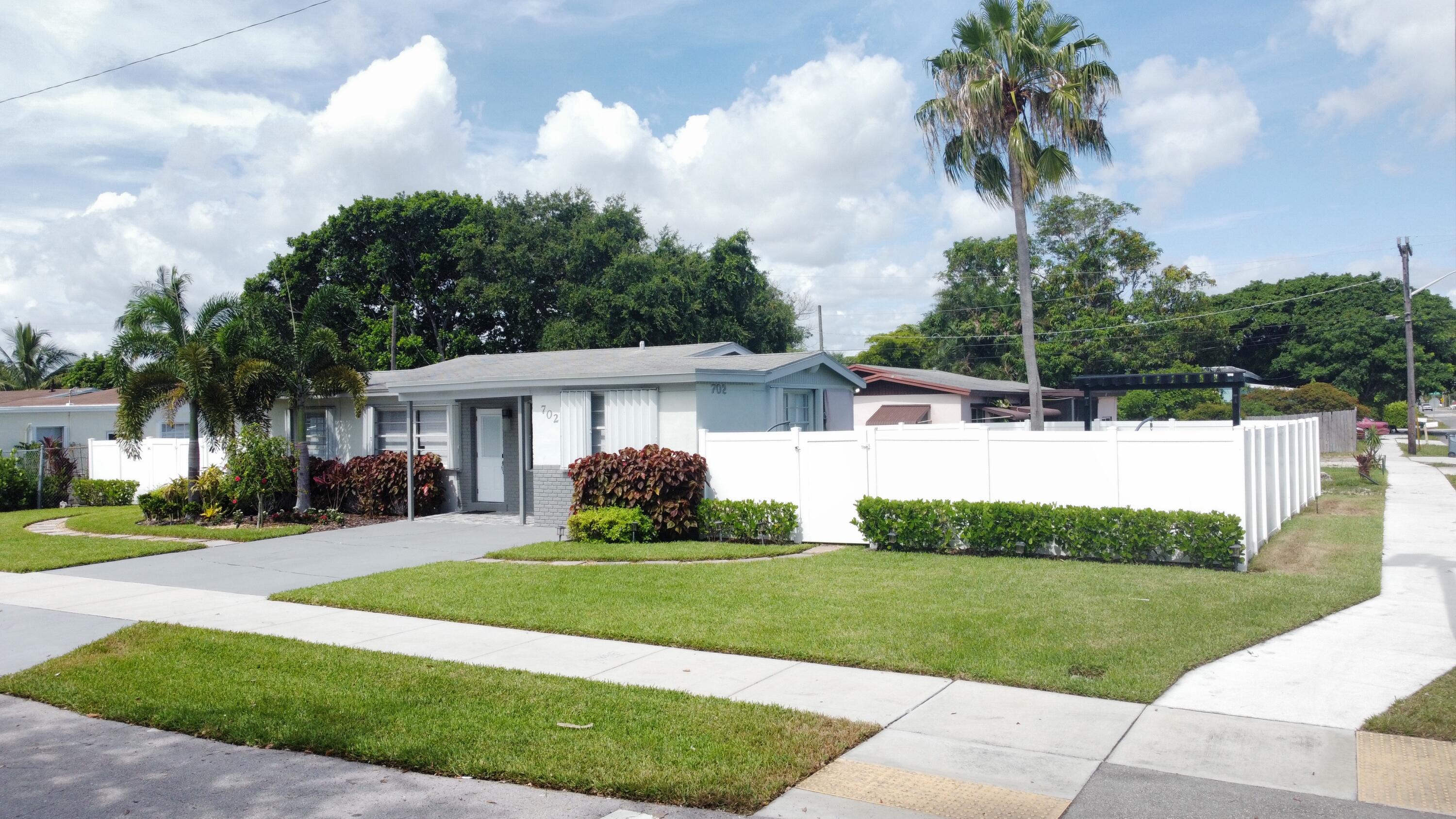 702 SW 1st Street