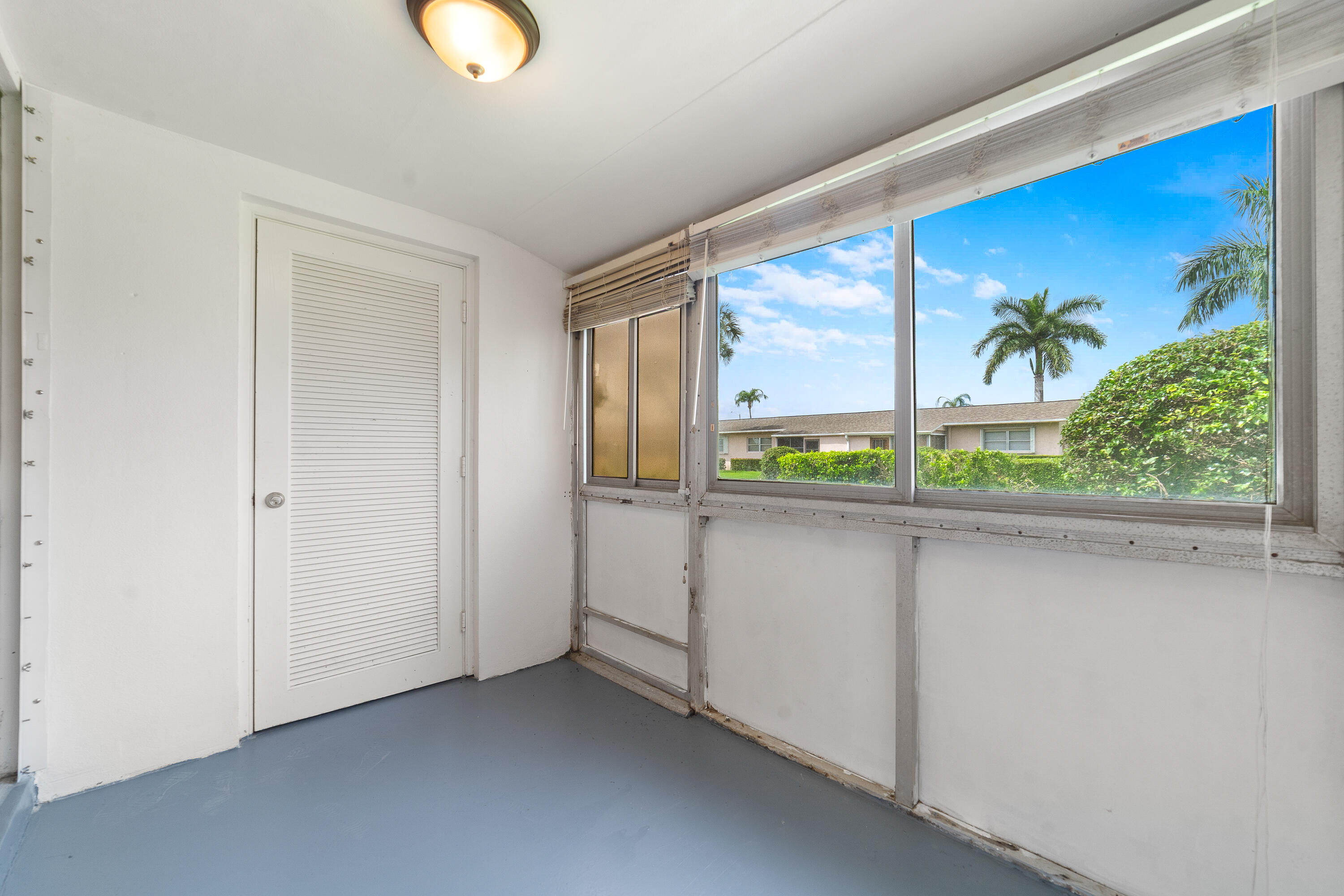 CRESTHAVEN VILLAS CONDO - Residential Lease