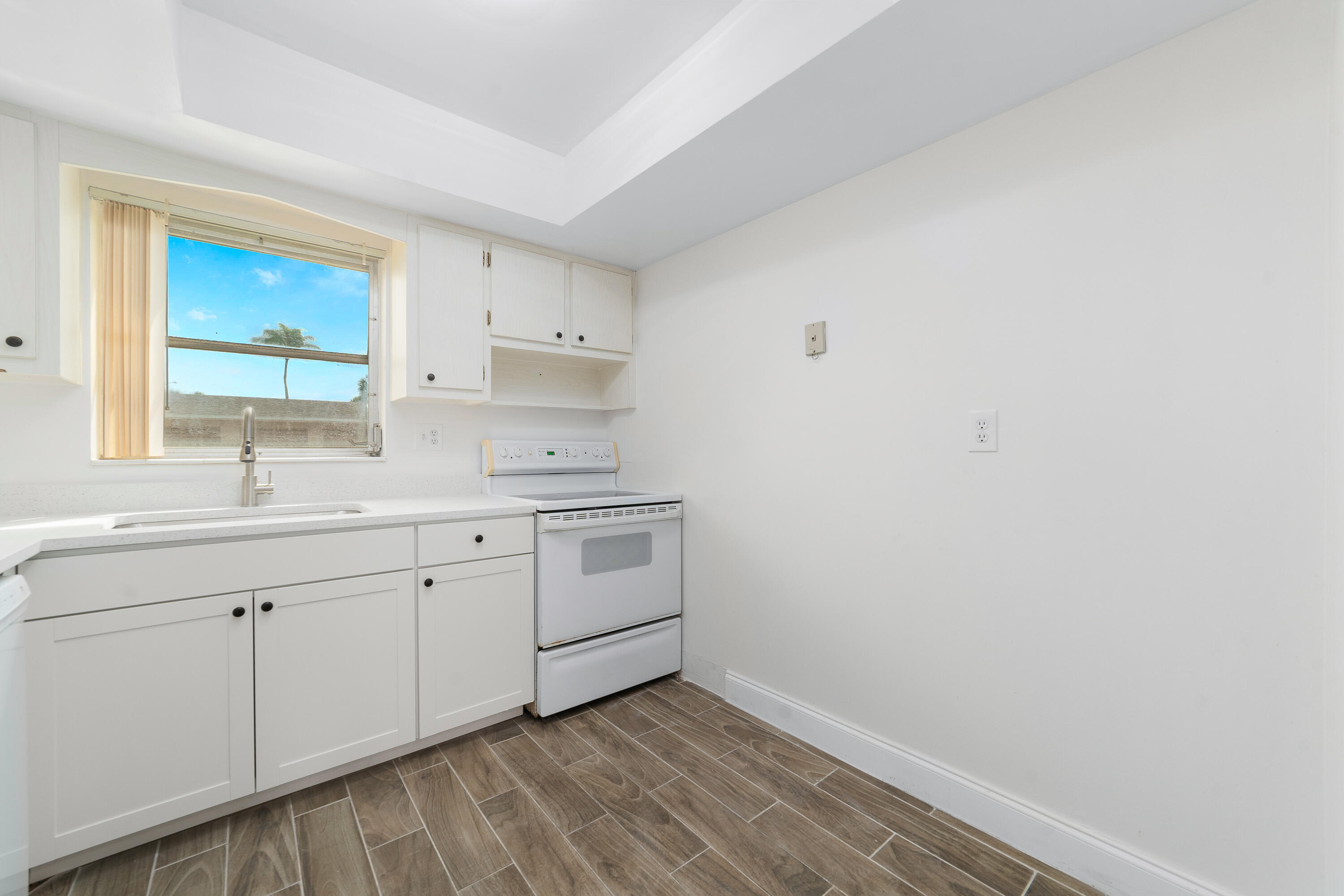 CRESTHAVEN VILLAS CONDO - Residential Lease