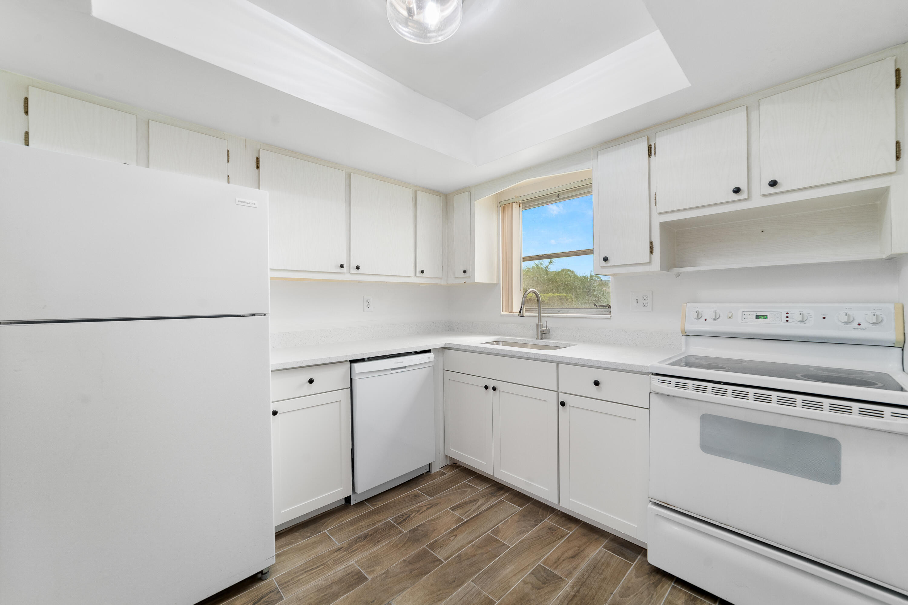 CRESTHAVEN VILLAS CONDO - Residential Lease