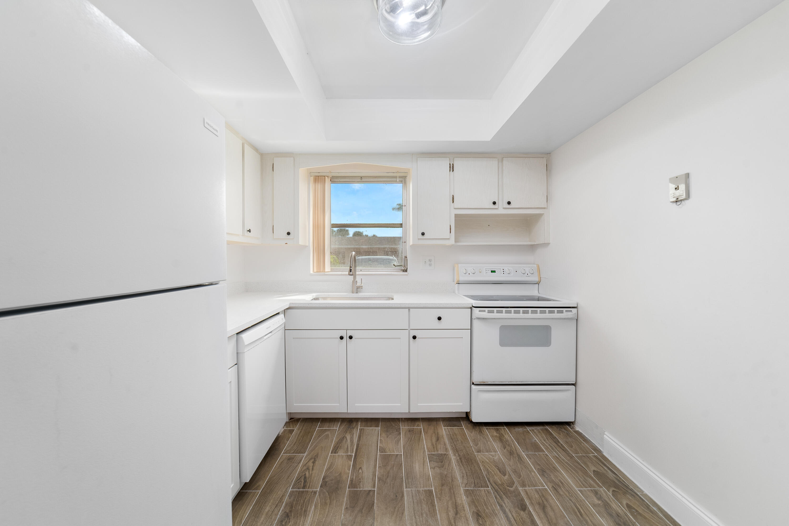 CRESTHAVEN VILLAS CONDO - Residential Lease