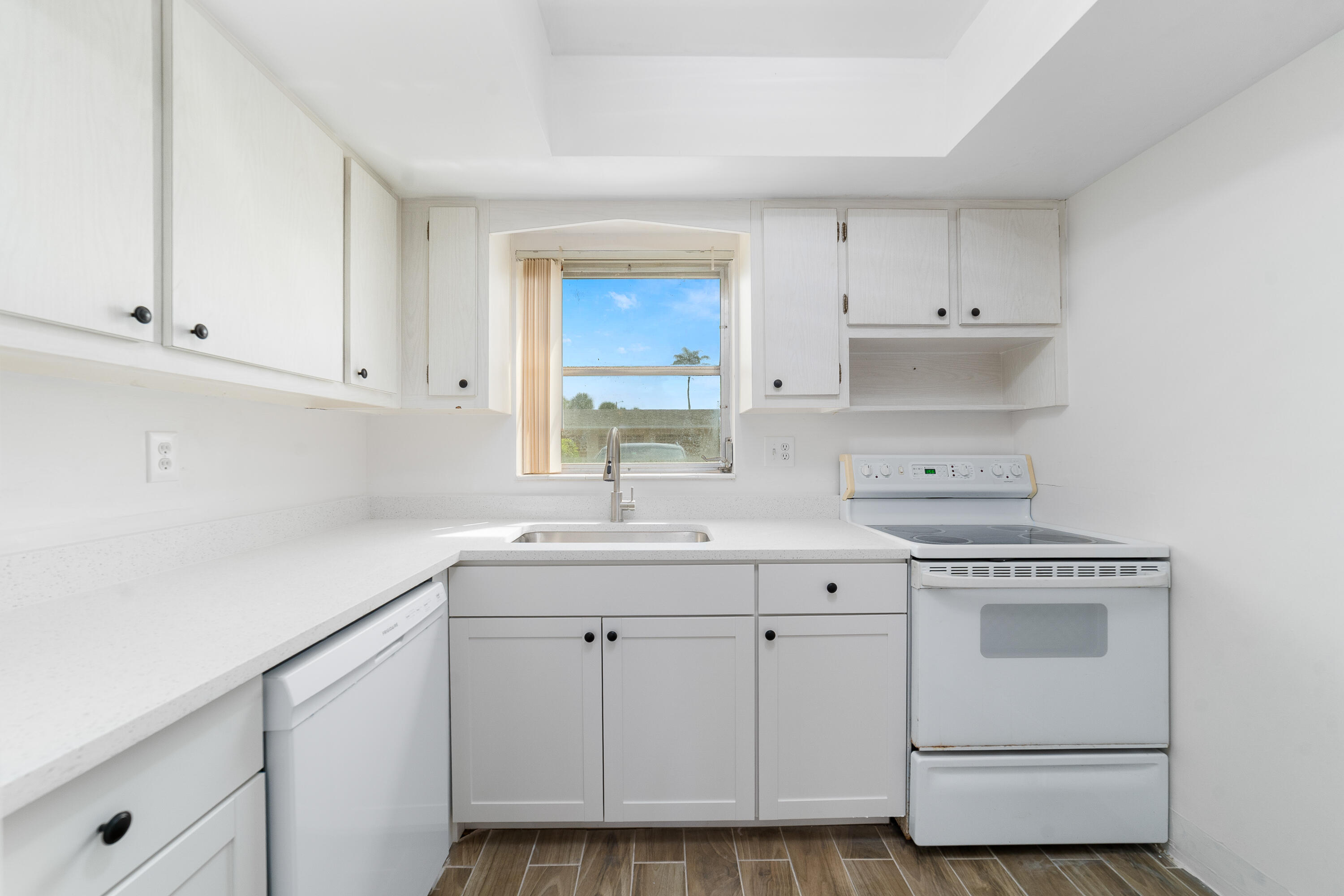 CRESTHAVEN VILLAS CONDO - Residential Lease