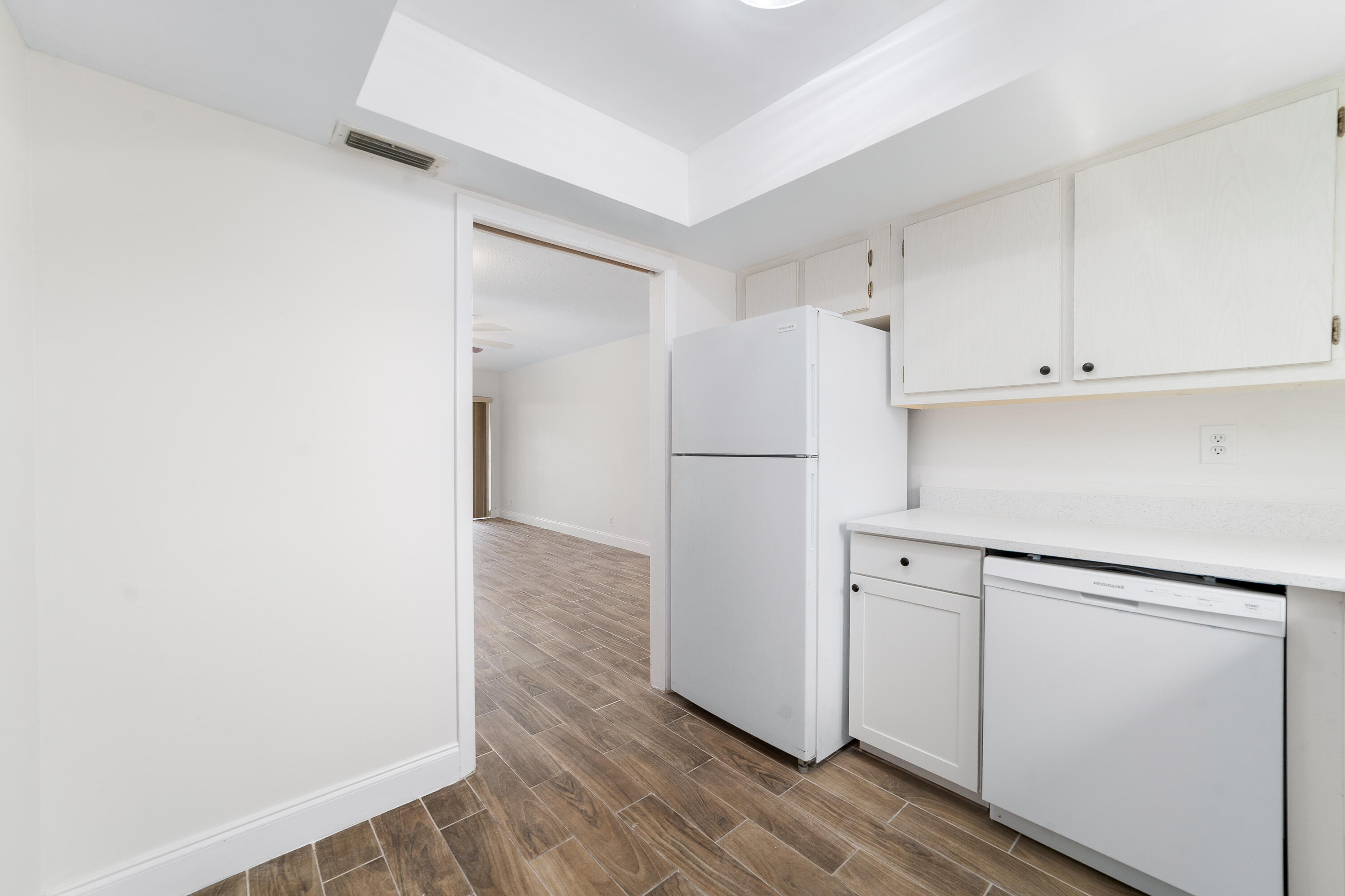 CRESTHAVEN VILLAS CONDO - Residential Lease