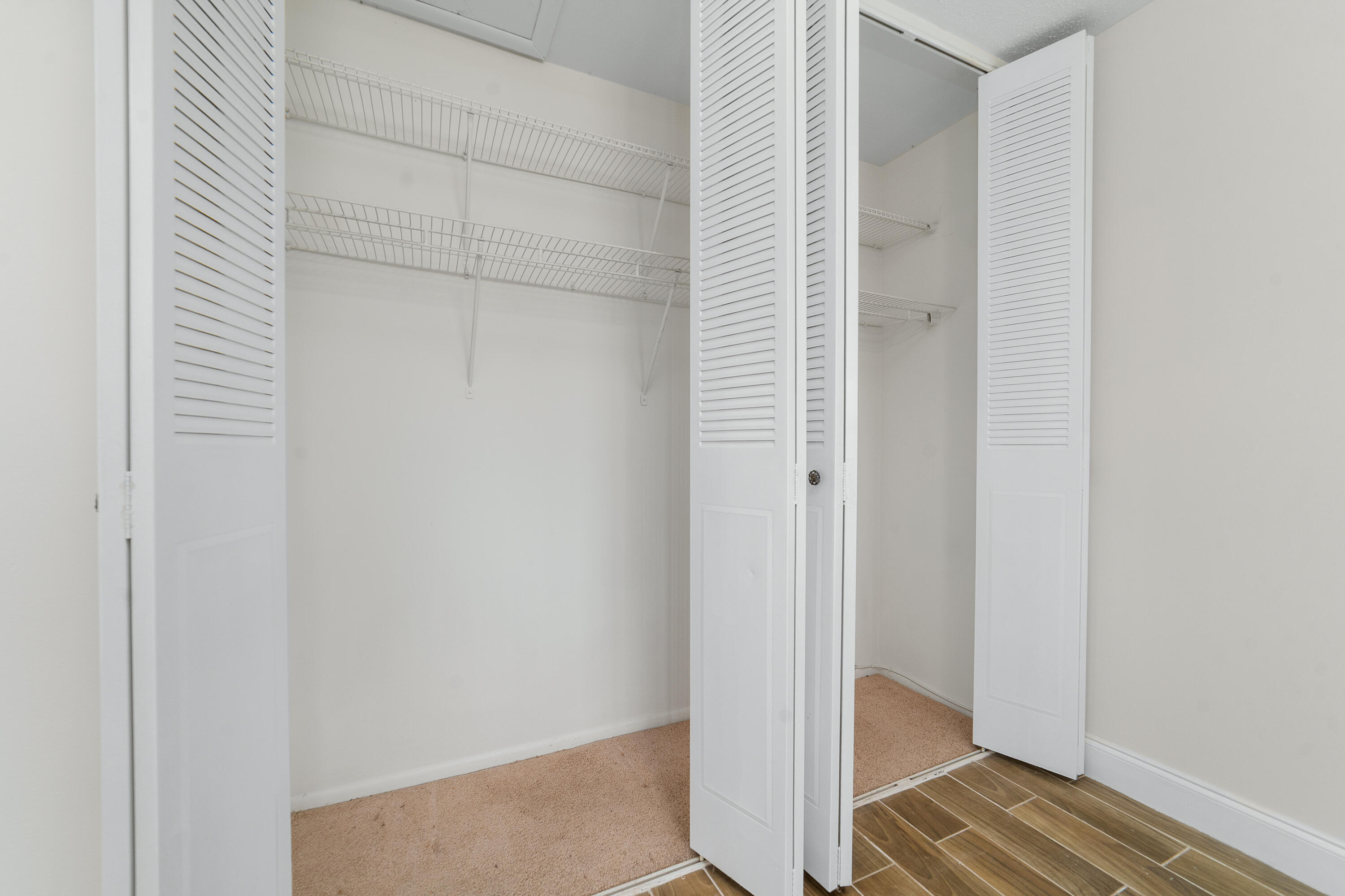 CRESTHAVEN VILLAS CONDO - Residential Lease