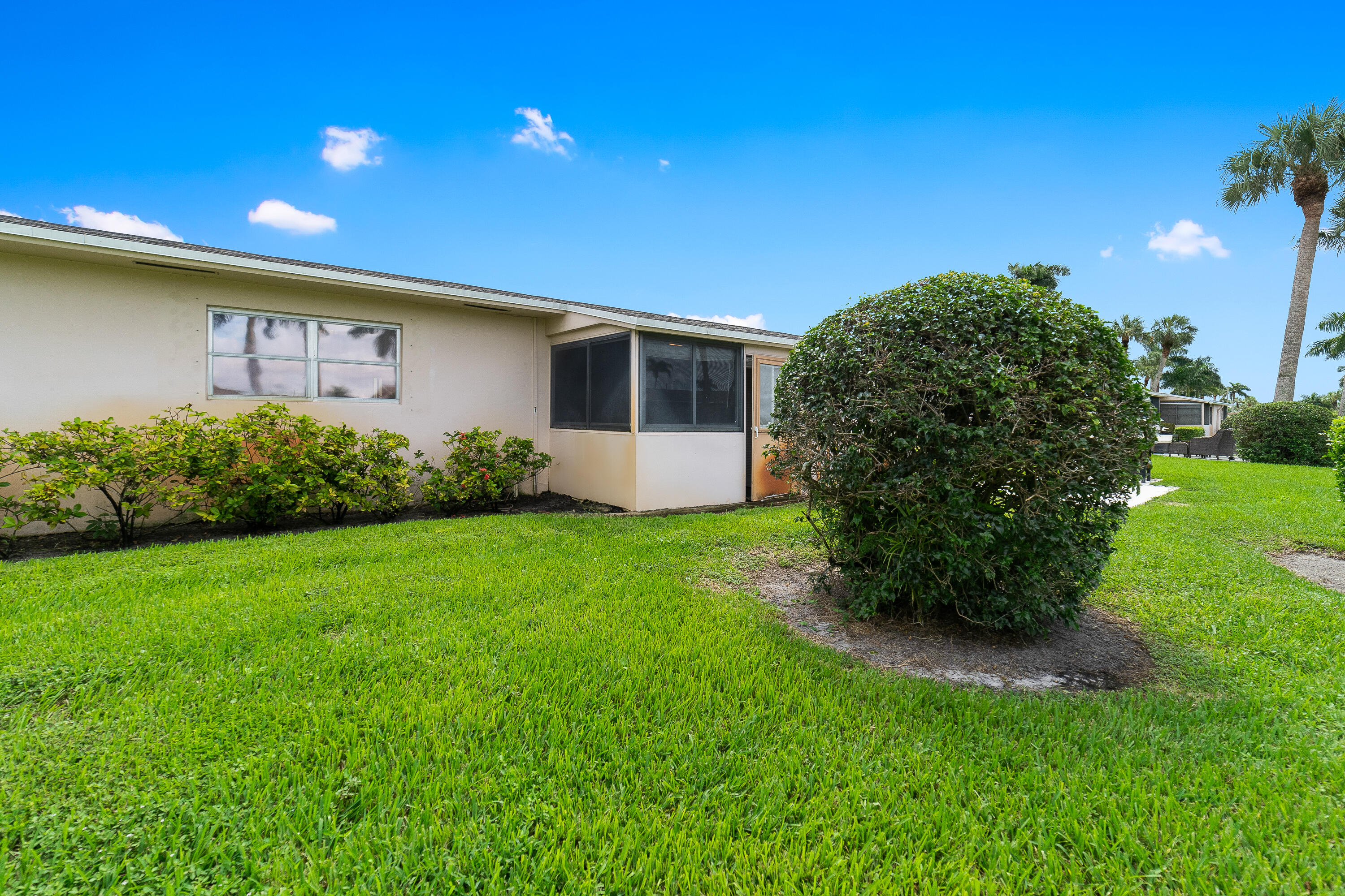 CRESTHAVEN VILLAS CONDO - Residential Lease