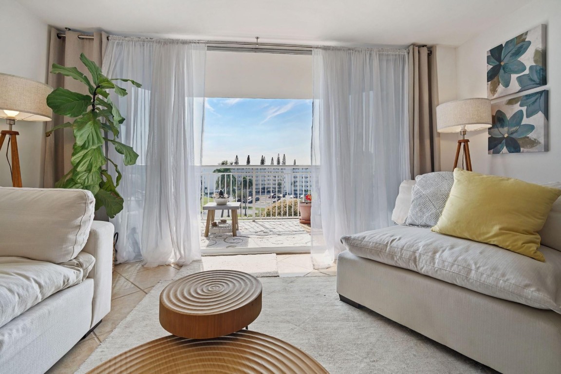 DEL PRADO ON THE BAY - Residential