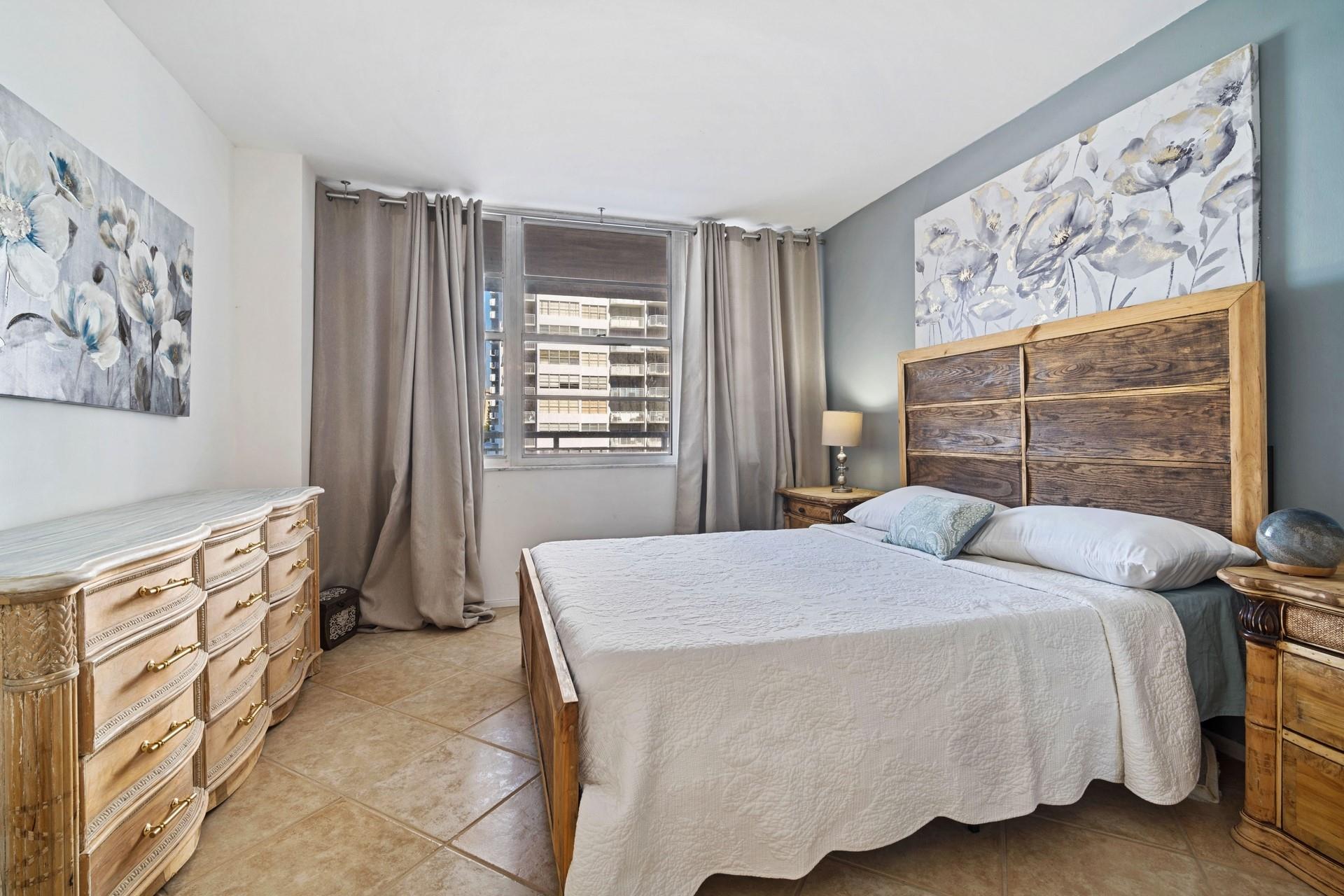 DEL PRADO ON THE BAY - Residential