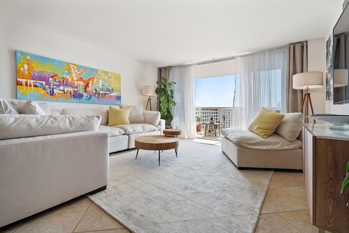 DEL PRADO ON THE BAY - Residential