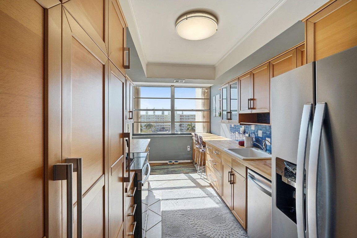 DEL PRADO ON THE BAY - Residential