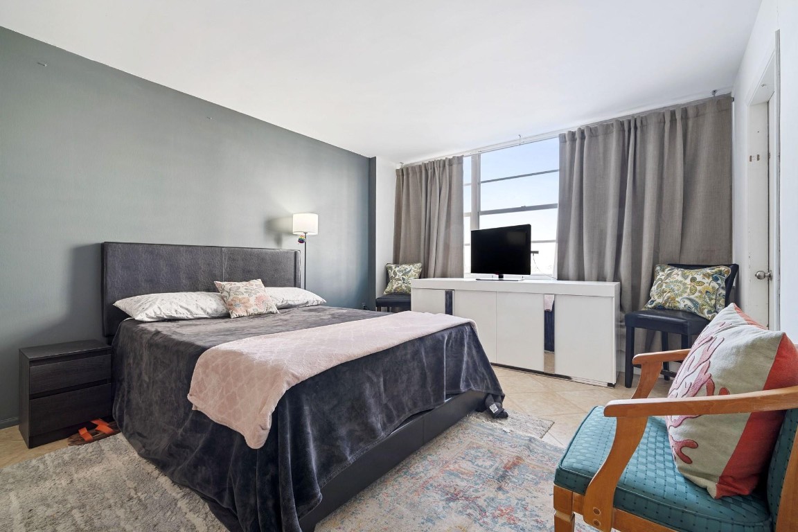 DEL PRADO ON THE BAY - Residential