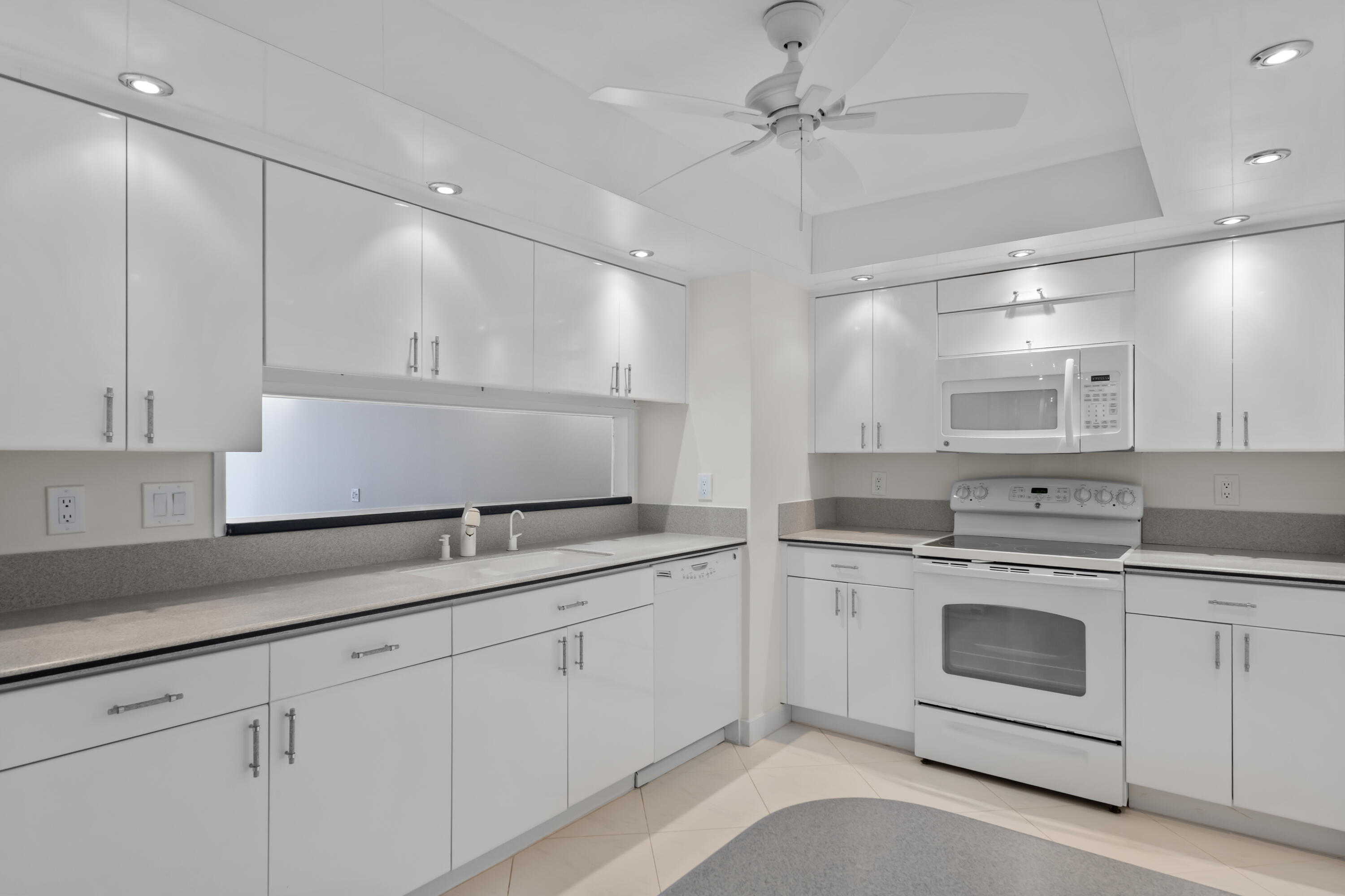 ABERDEEN ARMS CONDO of Bo - Residential Lease