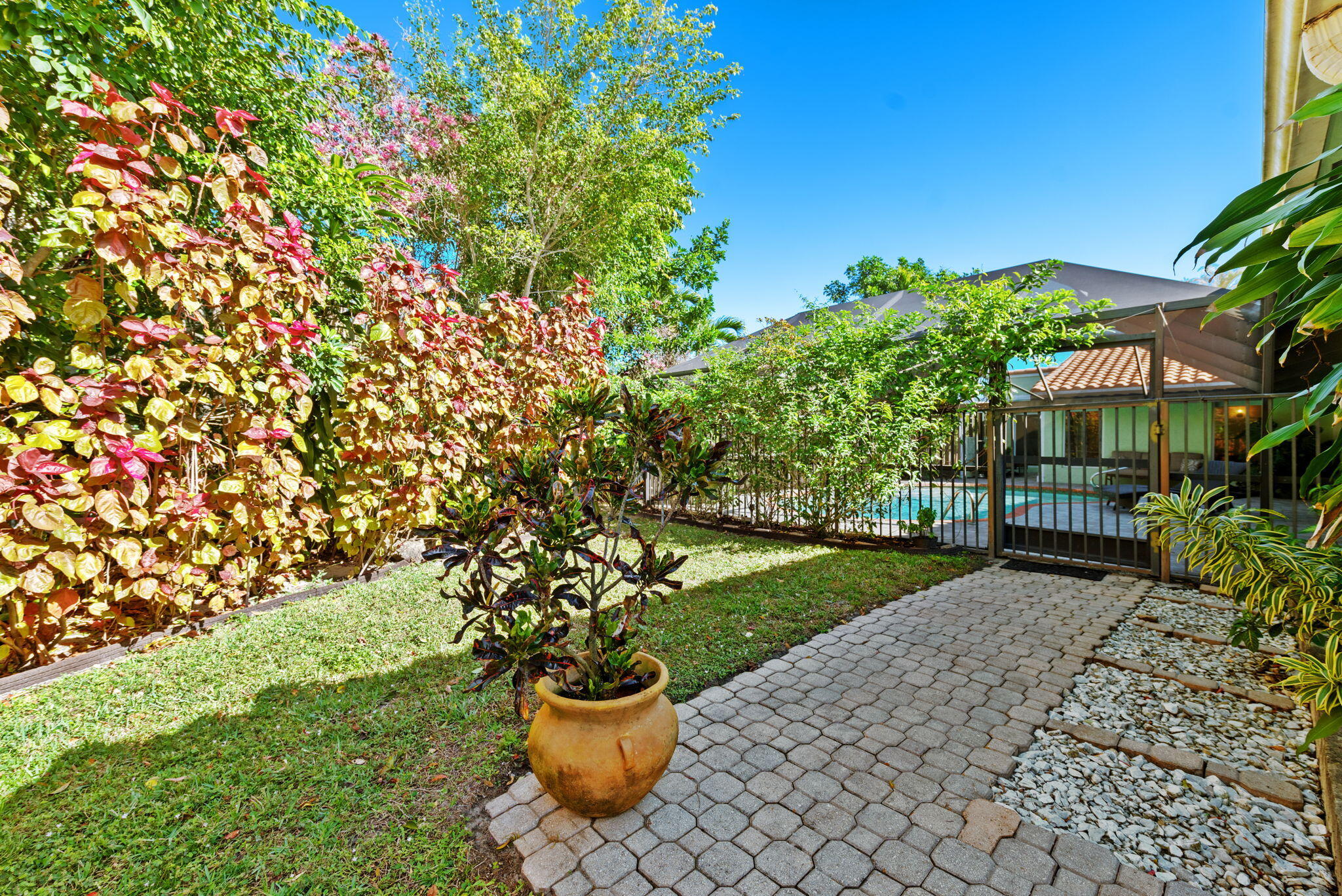 JACARANDA ROYAL - Residential