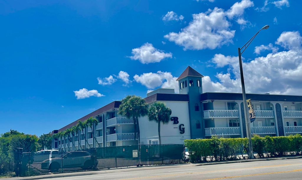 Photo of 400 SE 10th Street #308, Deerfield Beach, FL 33441 (MLS # B26005440)