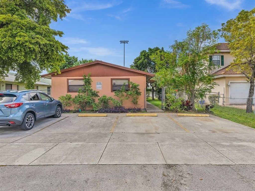 Photo of 2610 NW 14th St #B, Fort Lauderdale, FL 33311 (MLS # F10367342)