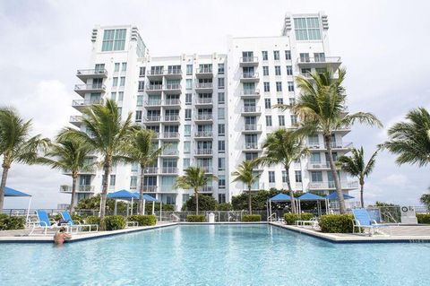 Condominium in West Palm Beach FL 300 Australian Avenue Ave.jpg