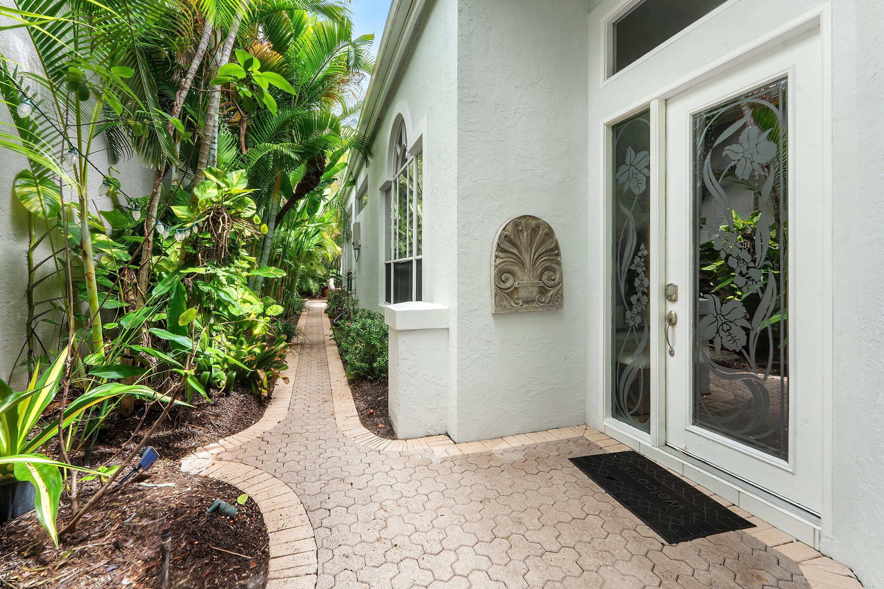 241 Coral Cay Terrace, Palm Beach Gardens, FL, 33418/$1,395,000 2 241 Coral Cay Terrace